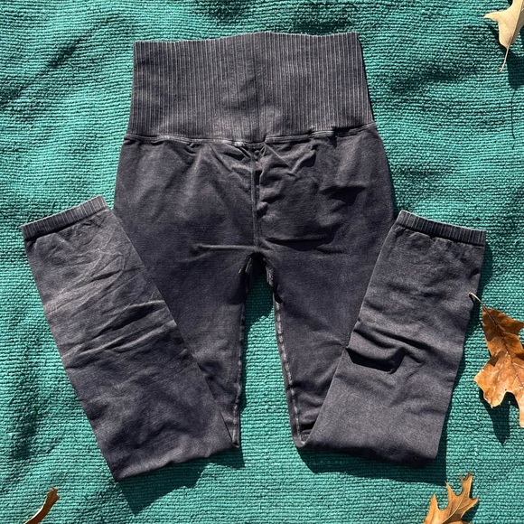 NWOT $70 Free People Good Karma 7/8 Leggings in Washed Black - Picture 6 of 10